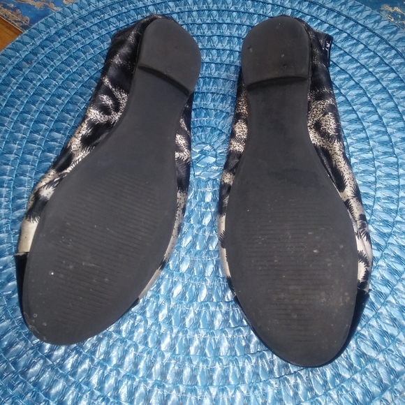 ***Cute Girl Flats. ***4 for $12*** - Picture 2 of 2